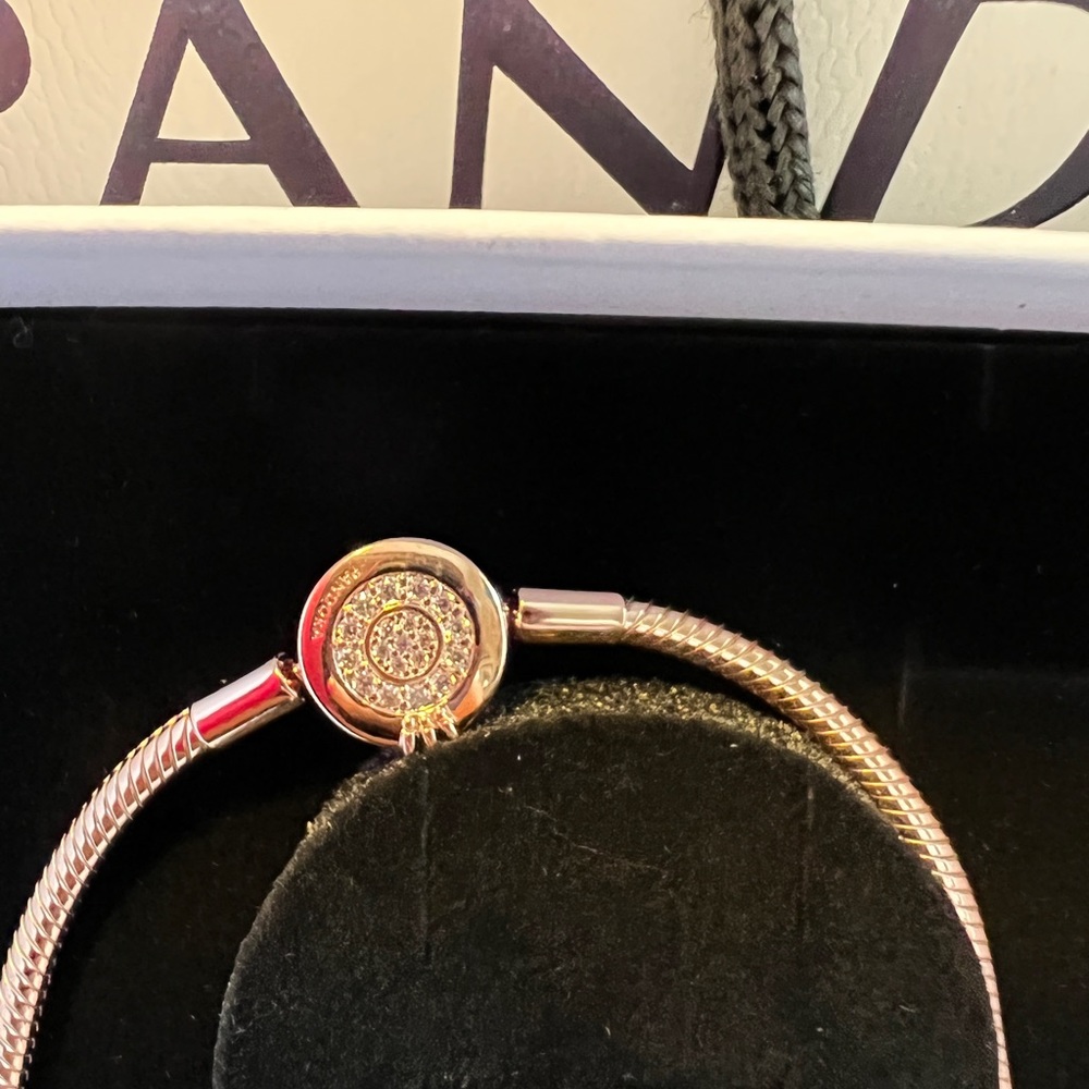 Authentic Pandora Moments Sparkling Crown O Bracelet